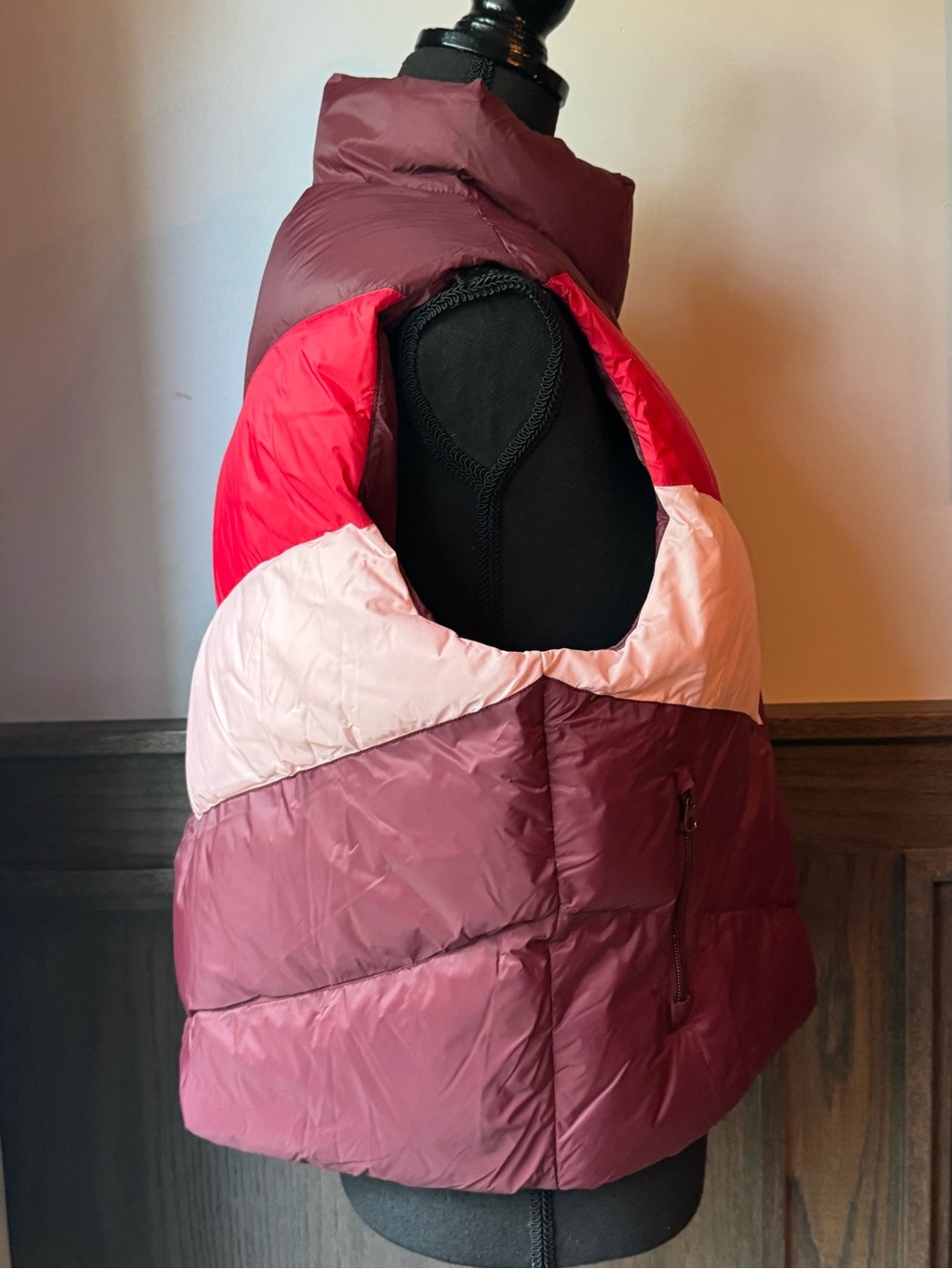 Old Navy Colorblock Puffer Vest in Maroon & Pink medium NWT - Picture 5 of 8